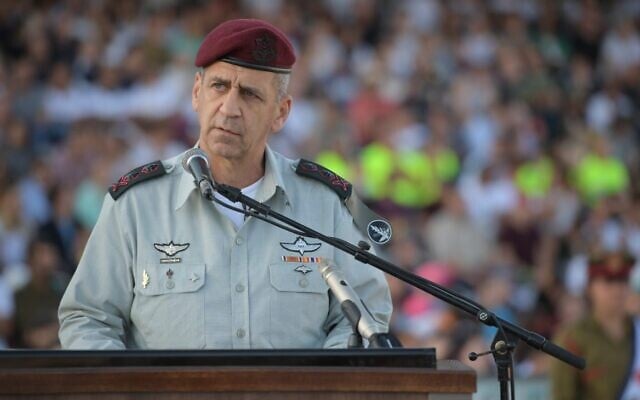 Le chef de l'armée israélienne, Aviv Kohavi, s'adresse aux nouveaux officiers de Tsahal lors d'une cérémonie de remise des diplômes, le 31 octobre 2019. (Armée israélienne) Le chef de l'armée israélienne, Aviv Kohavi, s'adresse aux nouveaux officiers de Tsahal lors d'une cérémonie de remise des diplômes, le 31 octobre 2019. (Armée israélienne)