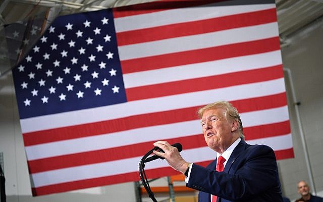 Le président américain Donald Trump parle de l'accord commercial entre le Canada, les États-Unis et le Mexique à Derco Aerospace Inc. à Milwaukee, Wisconsin, le 12 juillet 2019. (MANDEL NGAN/AFP) Le président américain Donald Trump parle de l'accord commercial entre le Canada, les États-Unis et le Mexique à Derco Aerospace Inc. à Milwaukee, Wisconsin, le 12 juillet 2019. (MANDEL NGAN/AFP)