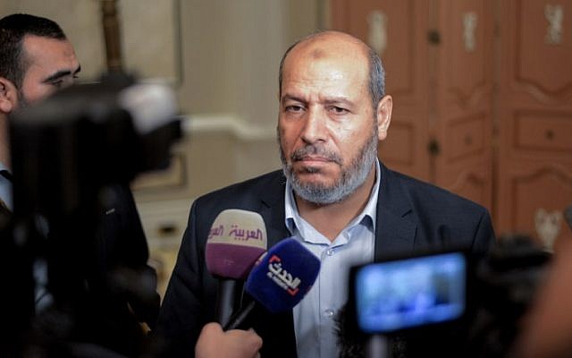 Khalil al-Hayya, haut dirigeant politique du Hamas, lors d'une conférence de presse à l'issue de deux jours de pourparlers à huis clos auxquels ont participé des représentants de 13 partis politiques de premier plan, au Caire, la capitale égyptienne, le 22 novembre 2017. (AFP / Mohamen El-Shahed) Khalil al-Hayya, haut dirigeant politique du Hamas, lors d'une conférence de presse à l'issue de deux jours de pourparlers à huis clos auxquels ont participé des représentants de 13 partis politiques de premier plan, au Caire, la capitale égyptienne, le 22 novembre 2017. (AFP / Mohamen El-Shahed)