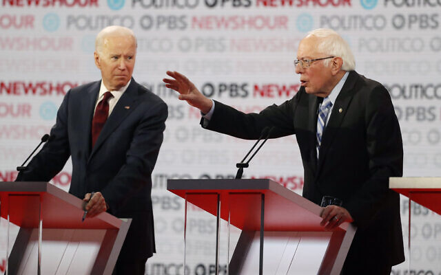 Les candidats à la présidentielle Bernie Sanders, à droite, et Joe Biden lors du débat démocrate présidentiel le 19 décembre 2019. (Crédit : AP Photo/Chris Carlson) Les candidats à la présidentielle Bernie Sanders, à droite, et Joe Biden lors du débat démocrate présidentiel le 19 décembre 2019. (Crédit : AP Photo/Chris Carlson)