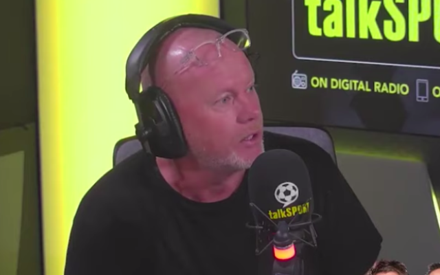 Perry Groves au micro de la radio TalkSport. (Crédit : capture d’écran YouTube / TalkSport)