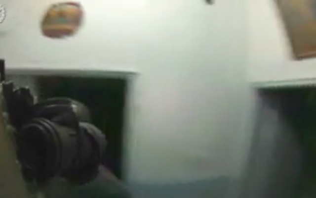 Capture d'écran d'une vidéo de l'armée israélienne de l'arrestation de membres d'un réseau terroriste en Cisjordanie. (Crédit : Armée israélienne) Capture d'écran d'une vidéo de l'armée israélienne de l'arrestation de membres d'un réseau terroriste en Cisjordanie. (Crédit : Armée israélienne)