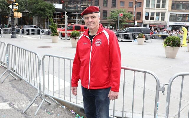 Curtis Sliwa, fondater des Guardian Agnels, groupe de prévention des agressions non-armé (Crédit : JTA)