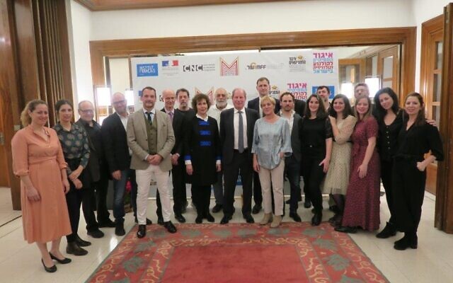 L’ambassadeur de France en Israël, Eric Danon, reçoit les principaux acteurs du projet de résidence de co-écriture de série. (Crédit : Nathan Cahn / Ambassade de France en Israël 2019)