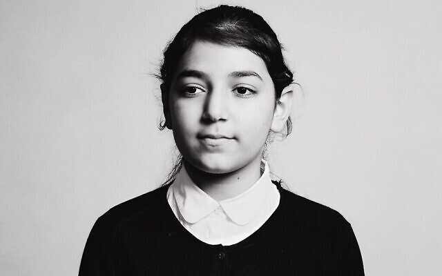 Photo "Schoolgirl II", tirée du livre "Jew" du photographe John Offenbach. (Autorisation)