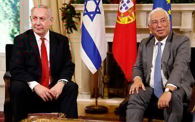 Le Premier ministre Benjamin Netanyahu, (à gauche), et le Premier ministre portugais Antonio Costa se rencontrent au palais de Sao Bento à Lisbonne, le 5 décembre 2019. (AP Photo/Armando Franca)