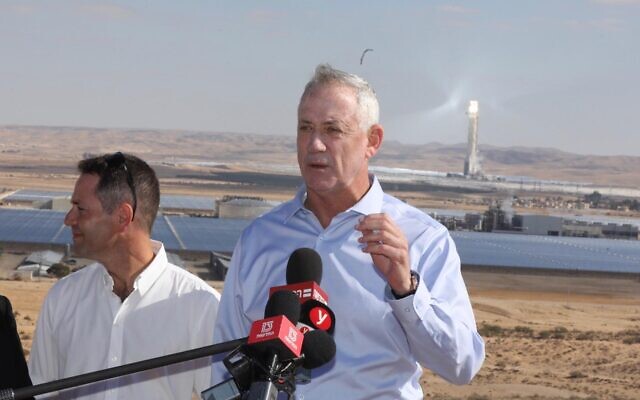 Benny Gantz s'exprimant au Conseil régional de Ramat Néguev, le 4 décembre 2019. (Elad Malka)