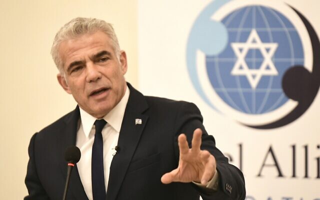 Le député Yair Lapid à la Fondation des alliés d'Israël, le 9 décembre 2019 (Crédit : Avi Hayun)