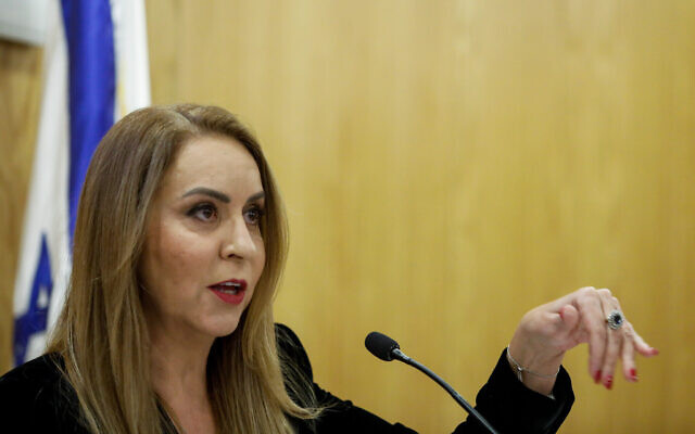 La président de la Commission centrale électorale Orly Adas lors d'une conférence de presse à la Knesset le 5 décembre 2019.(Olivier Fitoussi/Flash90) La président de la Commission centrale électorale Orly Adas lors d'une conférence de presse à la Knesset le 5 décembre 2019.(Olivier Fitoussi/Flash90)