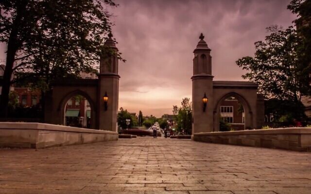 Capture d'écran d'une vidéo de l'entrée de l'Université d'Indiana. (YouTube)