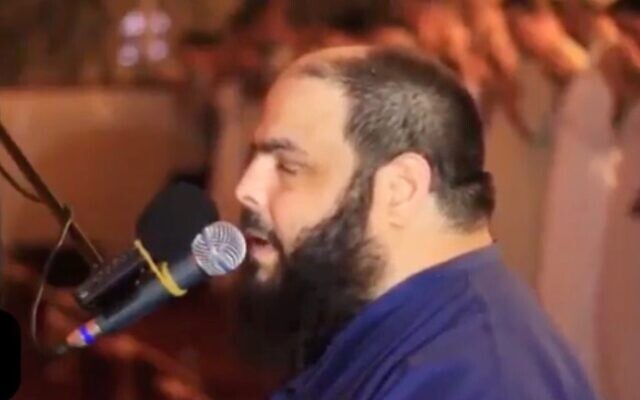 Une capture d'écran d'une vidéo d'un sermon partagé par Talal Magri, un professeur de lycée en Belgique. (Capture d'écran : Facebook) Une capture d'écran d'une vidéo d'un sermon partagé par Talal Magri, un professeur de lycée en Belgique. (Capture d'écran : Facebook)