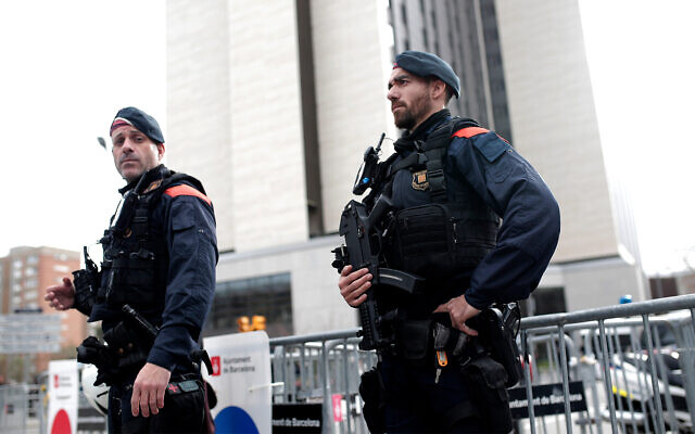 La police espagnole à Barcelone, le 18 décembre 2019. (AP Photo/Joan Mateu