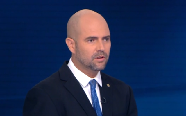 Le ministre de la Justice Amir Ohana dans "Rencontre avec la presse" sur la Douzième chaîne, le 21 décembre 2019 (Capture d'écran : Douzième chaîne)