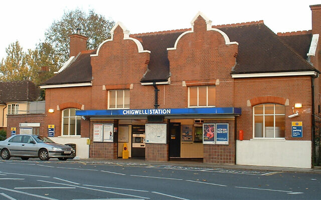 Une station de métro dans le quartier de Chigwell, à Londres, Royaume-Uni. (Crédit : Wikimedia Commons via JTA) Une station de métro dans le quartier de Chigwell, à Londres, Royaume-Uni. (Crédit : Wikimedia Commons via JTA)
