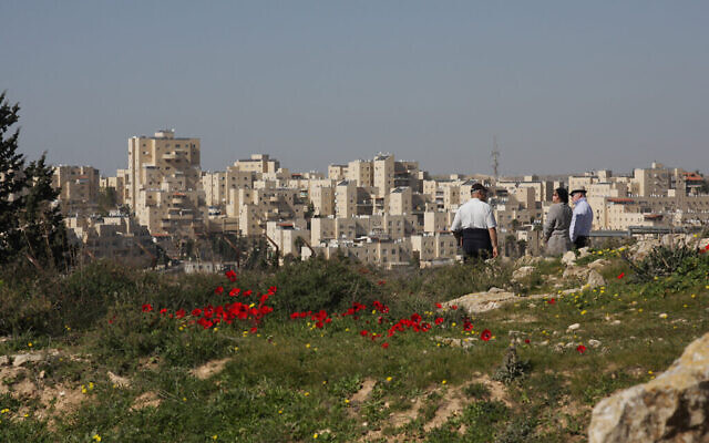 Le parc Duchifat dédié à la mémoire d'anciens soldats israéliens, dans le quartier de Pisgat Zeev à Jérusalem. (Crédit : Shmuel Bar-Am)