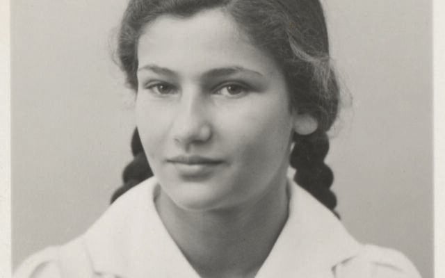 Une photo d'identité de Simone Veil. (Crédit : Archives familiales Jean et Pierre-François Veil)