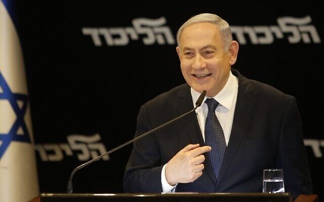 Le Premier ministre israélien Benjamin Netanyahu annonce son intention de déposer une demande d'immunité à la Knesset, à Jérusalem, le 1er janvier 2020. (GIL COHEN-MAGEN / AFP) Le Premier ministre israélien Benjamin Netanyahu annonce son intention de déposer une demande d'immunité à la Knesset, à Jérusalem, le 1er janvier 2020. (GIL COHEN-MAGEN / AFP)