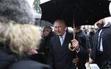 Le prince Charles de Grande-Bretagne visite l'enceinte de l'église de la Nativité le 24 janvier 2020 lors d'une visite à Bethléem en Cisjordanie. (HAZEM BADER / AFP)