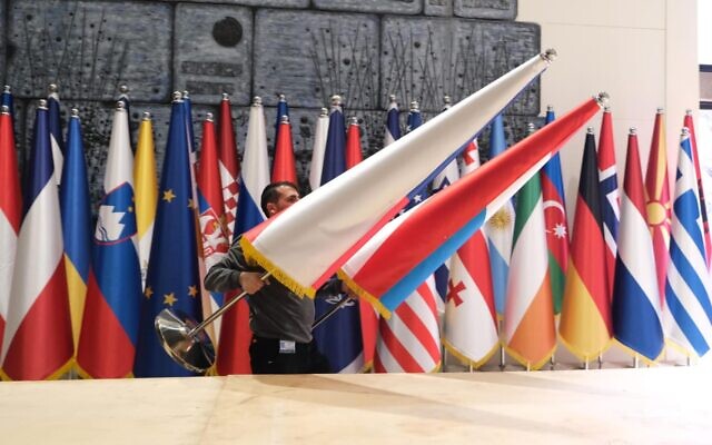 Les préparatifs sont en cours à la Résidence du Président à Jérusalem le 20 janvier 2020, pour un dîner d'État destiné aux dirigeants du monde entier participant aux événements du Forum mondial sur la Shoah marquant le 75e anniversaire de la libération d'Auschwitz. (Avec l'aimable autorisation de Alon Fargo) Les préparatifs sont en cours à la Résidence du Président à Jérusalem le 20 janvier 2020, pour un dîner d'État destiné aux dirigeants du monde entier participant aux événements du Forum mondial sur la Shoah marquant le 75e anniversaire de la libération d'Auschwitz. (Avec l'aimable autorisation de Alon Fargo)