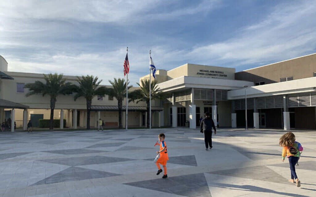 Le centre communautaire juif Michael-Ann Russell de Miami est populaire parmi les Juifs d'Amérique latine (Crédit : Josefin Dolsten/ JTA)