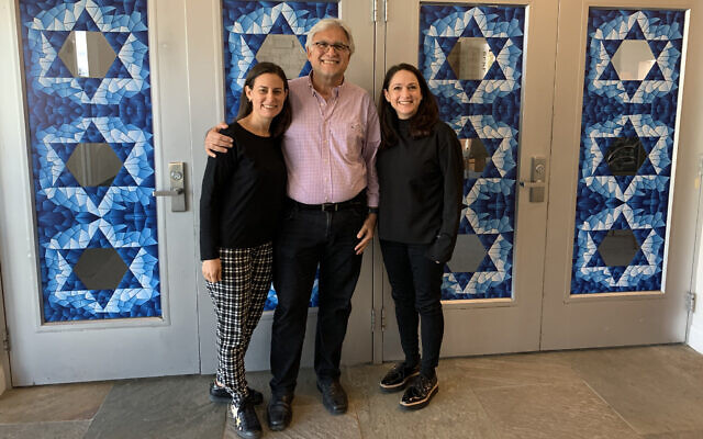 De gauche à droite, Jackeline Nichols, David Bassan et Dana Nicolaievsky sont tous membres de la synagogue Skylake qui accueille une forte population vénézuélienne (Crédit :Josefin Dolsten/ JTA)