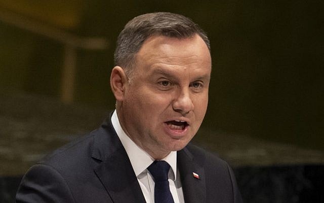 Le président polonais Andrzej Duda lors de la 74e session de l'Assemblée générale des Nations unies, le 24 septembre 2019 au siège de l'ONU à New York. (Crédit : Don Emmert / AFP) Le président polonais Andrzej Duda lors de la 74e session de l'Assemblée générale des Nations unies, le 24 septembre 2019 au siège de l'ONU à New York. (Crédit : Don Emmert / AFP)