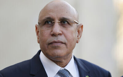 Le président de la Mauritanie, Mohamed Ould Cheikh El Ghazouani, arrive au sommet du G5 sur le Sahel à Pau, dans le sud-ouest de la France, le 13 janvier 2020. (Crédit : Regis Duvignau/Pool Photo via AP)