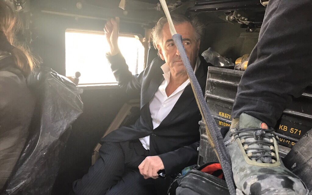 Bernard-Henri Lévy dans son film "Peshmerga". (Avec l'aimable autorisation de Cohen Media Group)