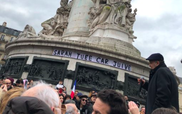 La statue de la place de la République, à Paris, le dimanche 5 janvier 2020, lors de la marche pour réclamer justice pour Sarah Halimi. (Crédit : Twitter / @DXWEISS92300)