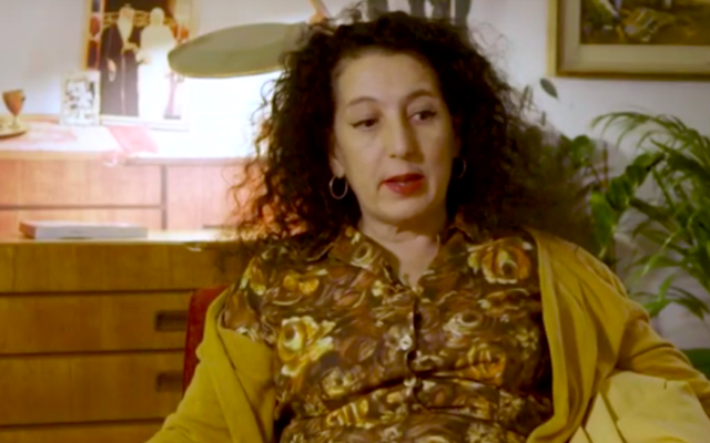 L’artiste franco-algérienne Zineb Sedira. (Crédit : capture d’écran YouTube / Jeu de Paume)