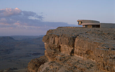 Le cratère d'érosion de Makhtesh Ramon dans le désert du Néguev, le 10 août 2008. (Crédit 
: Doron Horowitz/Flash90)