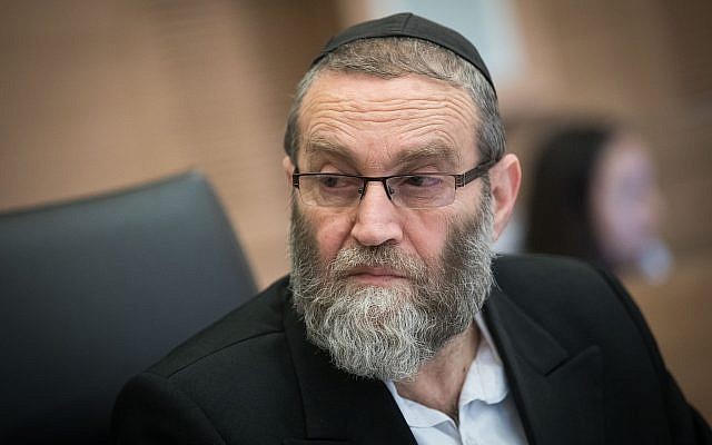 Le député Moshe Gafni du parti Yahadout HaTorah préside une réunion de la commission des finances de la Knesset, le 5 mars 2018. (Crédit : Yonatan Sindel/Flash90) Le député Moshe Gafni du parti Yahadout HaTorah préside une réunion de la commission des finances de la Knesset, le 5 mars 2018. (Crédit : Yonatan Sindel/Flash90)