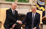 Le président américain Donald Trump (à droite) rencontre le chef du parti Kakhol lavan Benny Gantz à la Maison Blanche à Washington, le 27 janvier 2020. (Crédit : Elad Malka)