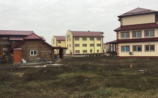 Le village juif ukrainien d'Anatevka, le 14 janvier 2020. (Crédit : Simona Weinglass/Times of Israel)