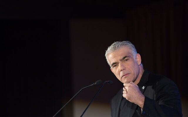 Le député de Kakhol lavan Yair Lapid lors d'une conférence à Herzliya, le 25 décembre 2019 (Crédit : Miriam Alster/Flash90) Le député de Kakhol lavan Yair Lapid lors d'une conférence à Herzliya, le 25 décembre 2019 (Crédit : Miriam Alster/Flash90)
