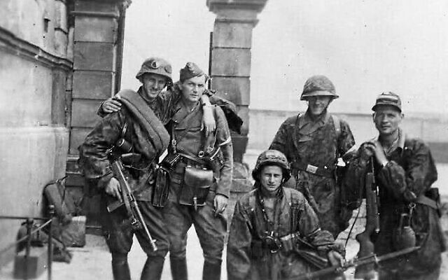 Des soldats de l'Armia Krayova, la résistance polonaise. (Crédit : Juliusz Bogdan Deczkowski/Public Domain) Des soldats de l'Armia Krayova, la résistance polonaise. (Crédit : Juliusz Bogdan Deczkowski/Public Domain)