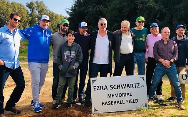 L'inauguration d'un terrain en l'honneur d'Ezra Schwartz (Un terrain pour Ezra / Facebook)