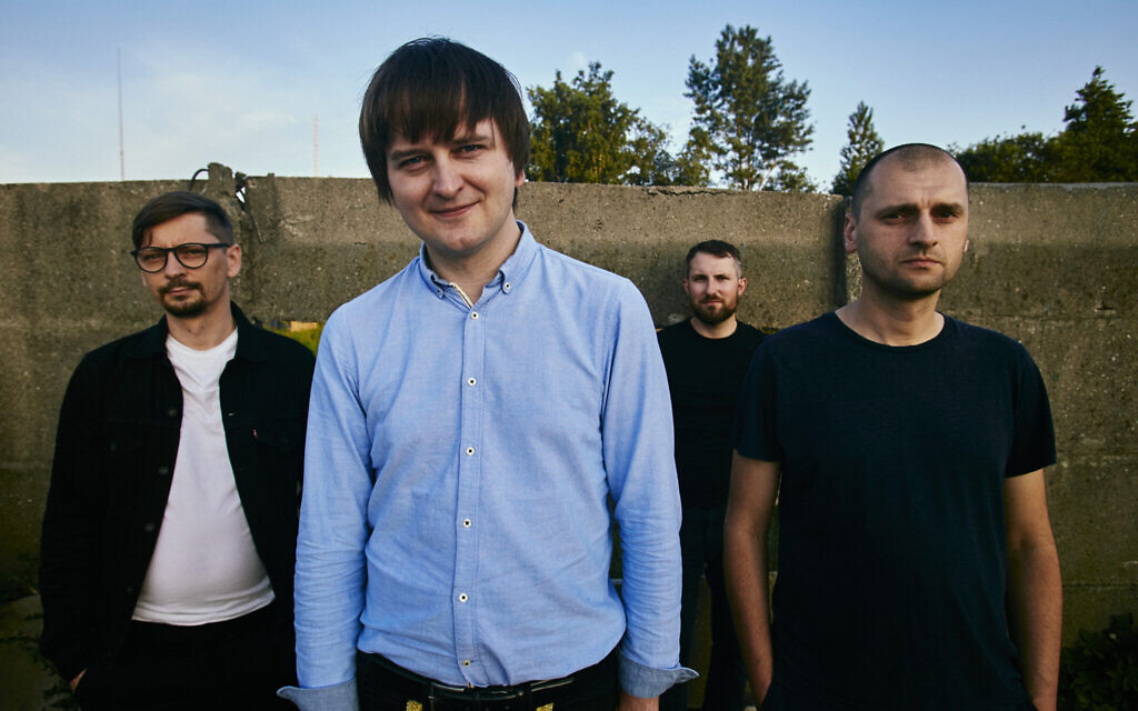 Le groupe post-punk polonais Trupa Trupa, avec Grzegorz Kwiatkowski (au centre), Tomasz Pawluczuk, Wojciech Juchniewicz, Rafal Wojczal. (Autorisation)