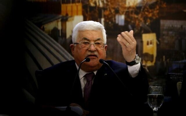 Le président de l'Autorité palestinienne en plein discours à Ramallah le 28 janvier 2020, à la suite de l'annonce du plan de paix de Donald Trump. (Crédit : ABBAS MOMANI / AFP)