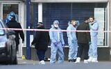 Des agents de la police scientifique Streatham High Road à Londres, après une attaque au couteau revendiquée par l'EI, le 3 février 2020 (Crédit : DANIEL LEAL-OLIVAS / AFP)