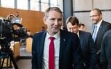 Le président du groupe parlementaire du parti d'extrême droite AfD en Thuringe, Björn Höcke, au Parlement du Land de Thuringe à Erfurt, dans l'est de l'Allemagne, avant les élections du Premier ministre de Thuringe, le 5 février 2020. (Crédit : JENS SCHLUETER / AFP)