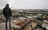 Une photo prise à Rafah dans le sud de la bande de Gaza à la frontière avec l'Égypte montre le chantier de construction d'un mur du côté égyptien de la frontière, le 19 février 2020. (Crédit : SAID KHATIB / AFP)