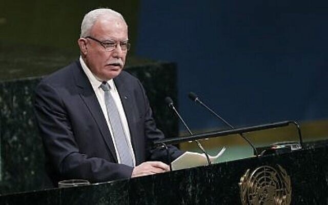 Le ministre des Affaires étrangères de l'Autorité palestinienne Riyad al-Maliki s'adresse à l'Assemblée générale avant un vote au siège des Nations unies, le 21 décembre 2017 (Crédit : AP Photo/Mark Lennihan) Le ministre des Affaires étrangères de l'Autorité palestinienne Riyad al-Maliki s'adresse à l'Assemblée générale avant un vote au siège des Nations unies, le 21 décembre 2017 (Crédit : AP Photo/Mark Lennihan)