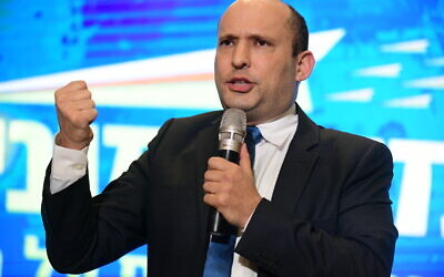 Le ministre de la Défense Naftali Bennett assiste au lancement de la campagne de l'alliance politique de droite Yamina, le 12 février 2020. (Crédit : Tomer Neuberg/FLASH90)