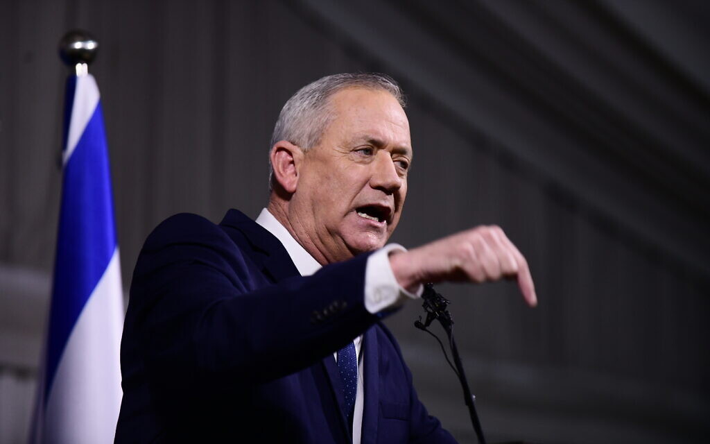 Le chef du parti Kakhol lavan, Benny Gantz, lors d'une conférence de presse à l'hôtel Kfar Maccabiah, à Ramat Gan, le 26 février 2020. (Crédit : Tomer Neuberg/Flash90) Le chef du parti Kakhol lavan, Benny Gantz, lors d'une conférence de presse à l'hôtel Kfar Maccabiah, à Ramat Gan, le 26 février 2020. (Crédit : Tomer Neuberg/Flash90)