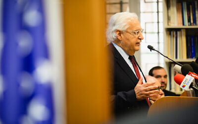 L'ambassadeur américain en Israël, David Friedman, lors d'un briefing organisé par le Jerusalem Center for Public Affairs, le 9 février 2020. (Reouven Ben Haim/JCPA)