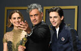 Les stars juives Natalie Portman, Taika Waititi, et Timothée Chalamet aux Oscars, le 9 février 2020. (Crédit : Steve Granitz/WireImage via JTA)