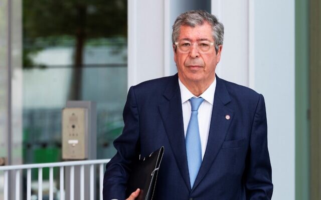 Le maire de Levallois-Perret Patrick arrive à son procès, le 22 mai 2019. (Crédit : AFP)