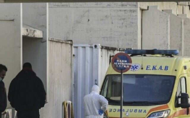 L'entrée des urgences du CHU de Patras à Rio, en périphérie de Patras, dans le sud-ouest de la Grèce, où trois patients atteints du COVID-19 sont hospitalisés, 5 mars 2019. (Crédit Eurokinissi / AFP) L'entrée des urgences du CHU de Patras à Rio, en périphérie de Patras, dans le sud-ouest de la Grèce, où trois patients atteints du COVID-19 sont hospitalisés, 5 mars 2019. (Crédit Eurokinissi / AFP)