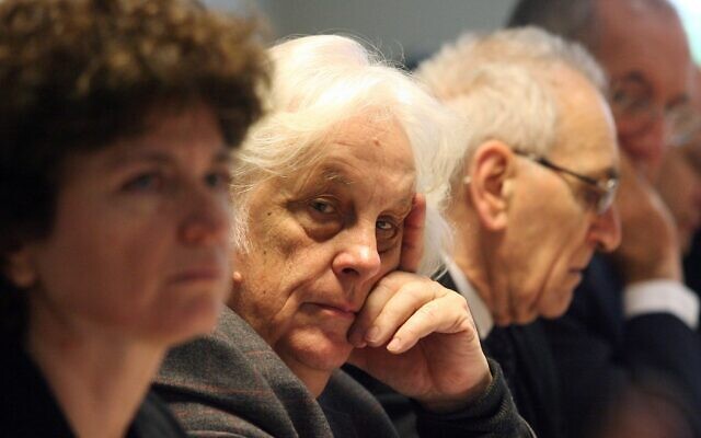 (Archives) Pierre Truche participe à une conférence de presse à Paris, le 12 avril 2006. (Crédit : Thomas COEX / AFP)